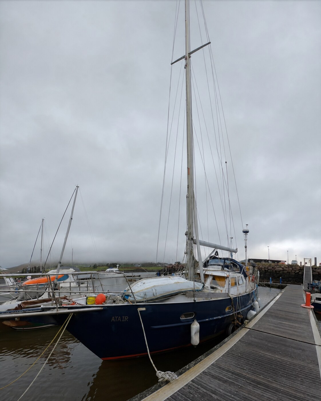Die ATA IR liegt im Hafen